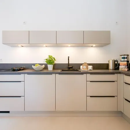 Luew Boarding House 